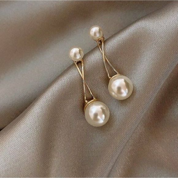 Elegant Gold and Pearl Drop Earrings - Picture 2 of 5